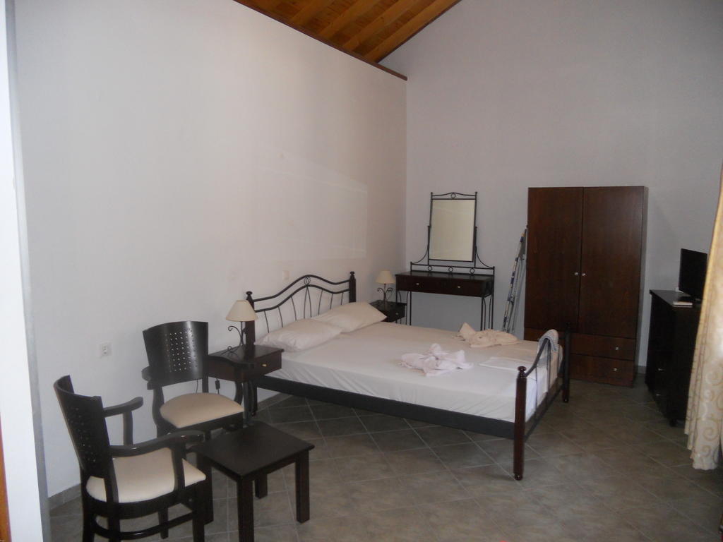 Nadia Apartments Митимна Стая снимка
