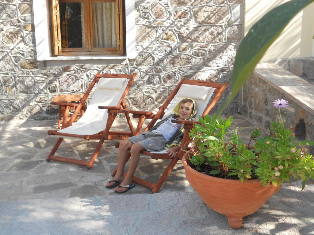 Nadia Apartments Митимна Екстериор снимка