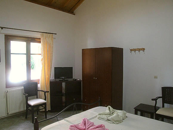 Nadia Apartments Митимна Екстериор снимка