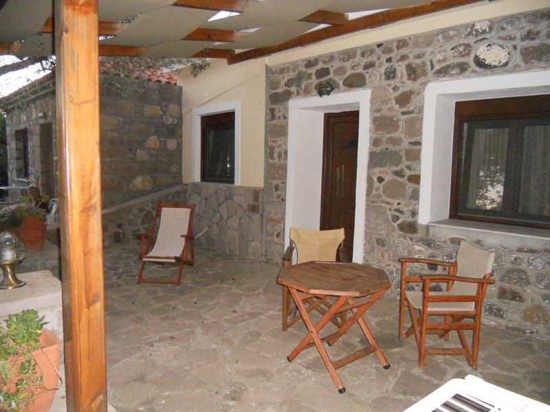 Nadia Apartments Митимна Екстериор снимка