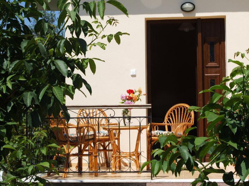 Nadia Apartments Митимна Екстериор снимка