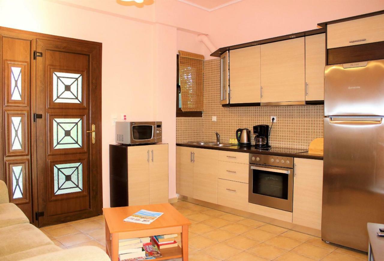 Nadia Apartments Митимна Екстериор снимка